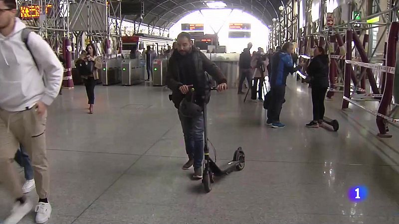 Renfe prohibix portar patinets elèctrics en tots els seus trens per seguretat