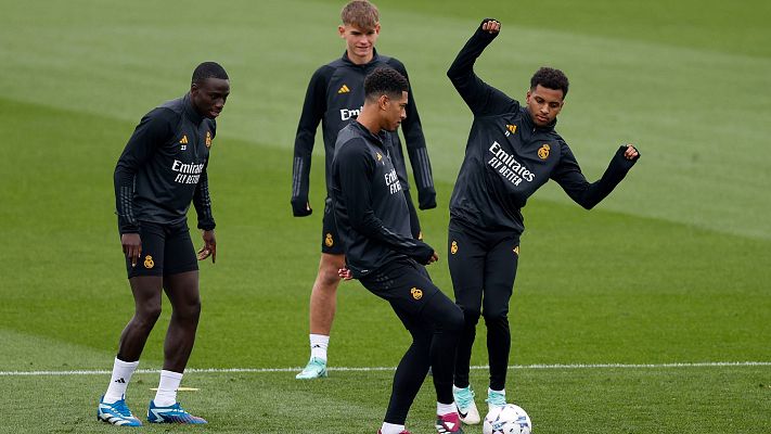 Telediario Matinal - El Real Madrid busca ante el Nápoles certificar su pase como primero de grupo