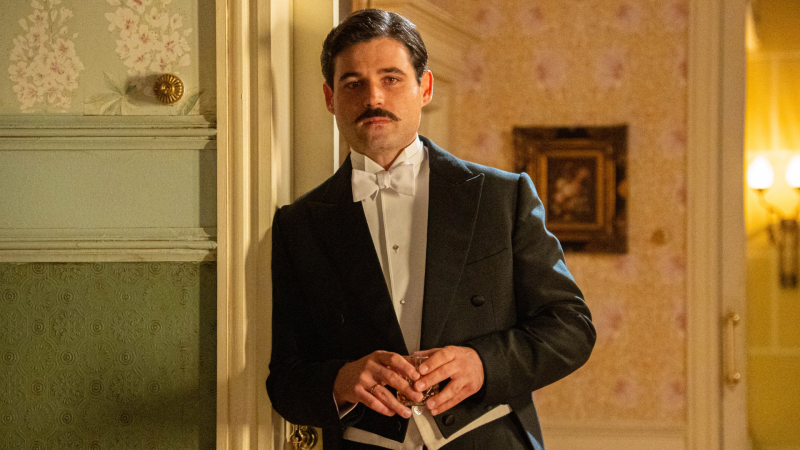 La Promesa: Manuel deja una carta a Catalina