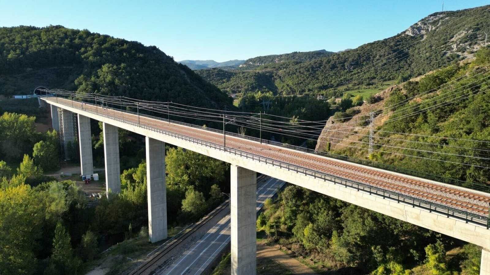 El AVE llega a Asturias tras 19 años de obras y 4.000 millones