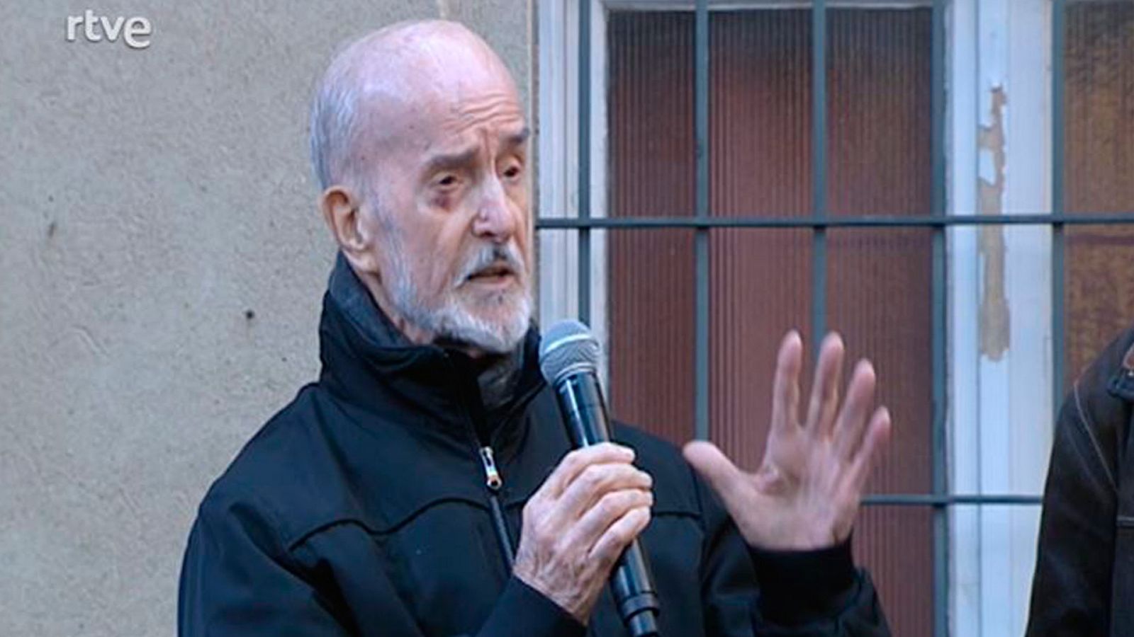 Joan Botam rep els representants polítics en les 24 hores de vaga de fam pels presos
