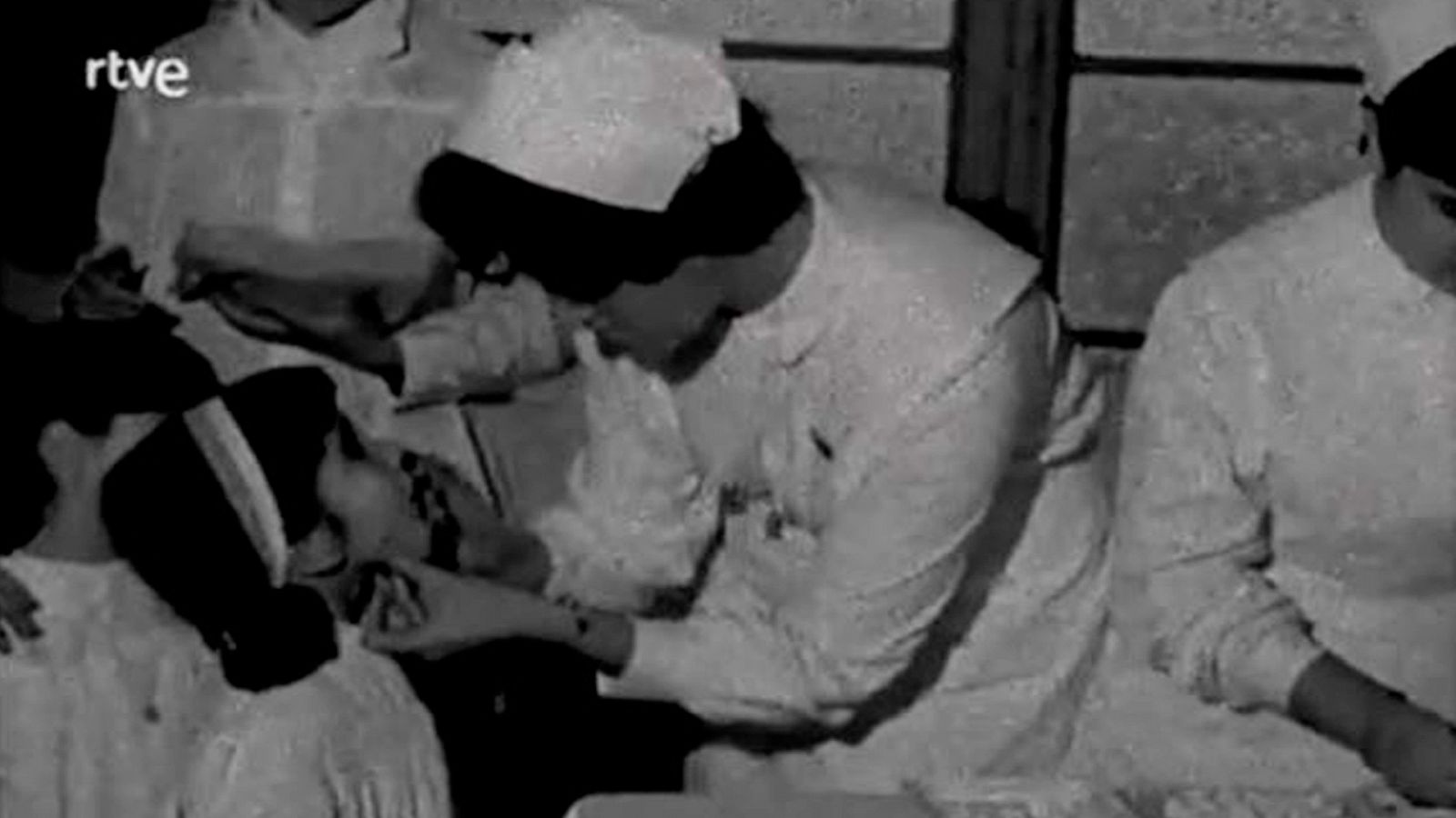 Arxiu TVE Catalunya - Campanya de vacunació contra la poliomielitis a Barcelona, el 1963