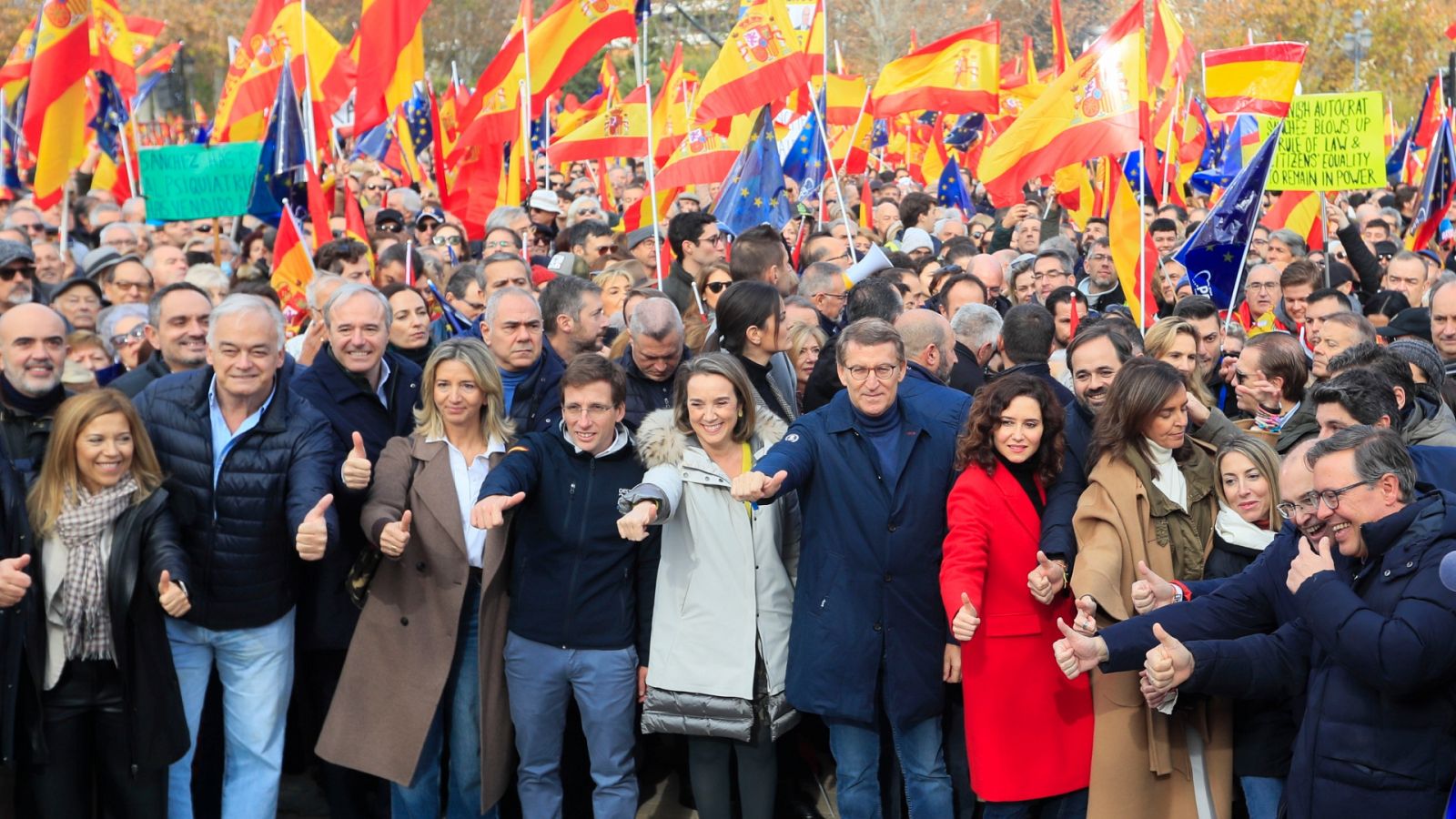 Feijóo critica que Sánchez ponga "a un ciudadano de El Salvador a decidir el futuro de España"