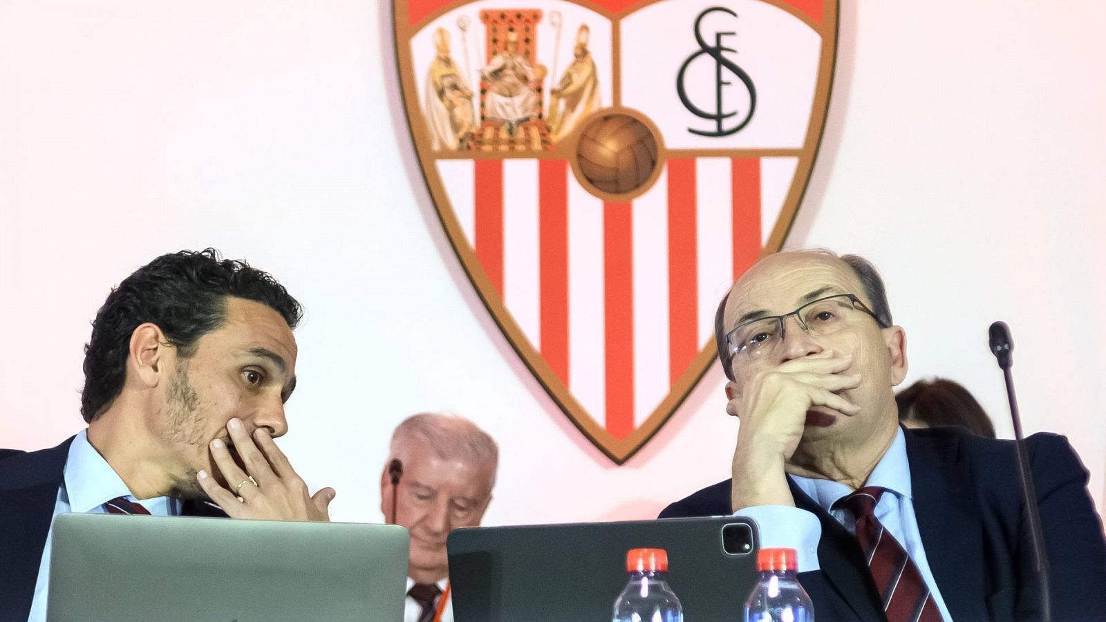 Tensa junta de accionistas en el Sevilla con el equipo en crisis