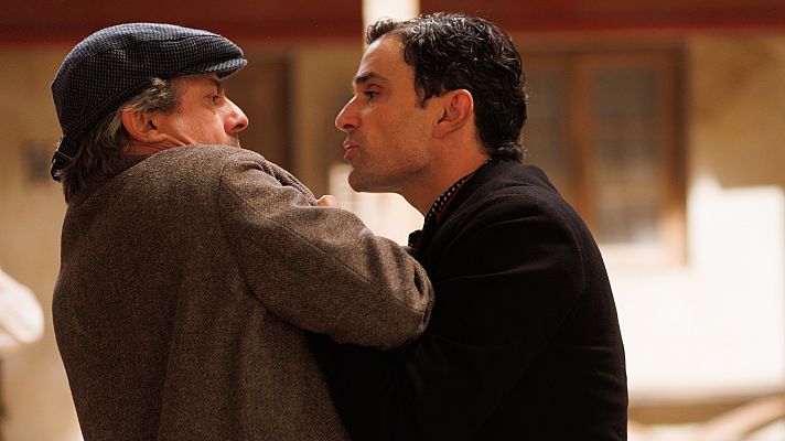 Salón de té La Moderna - Pietro amenaza a Higinio