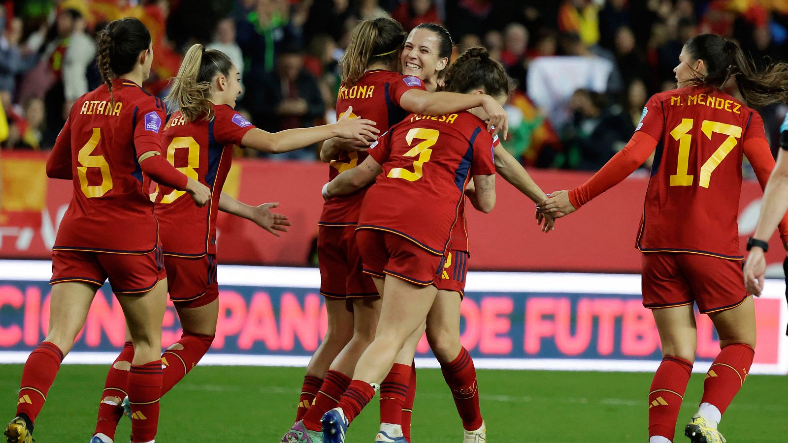 España marca cuatro goles en 45 minutos para remontar a Suecia