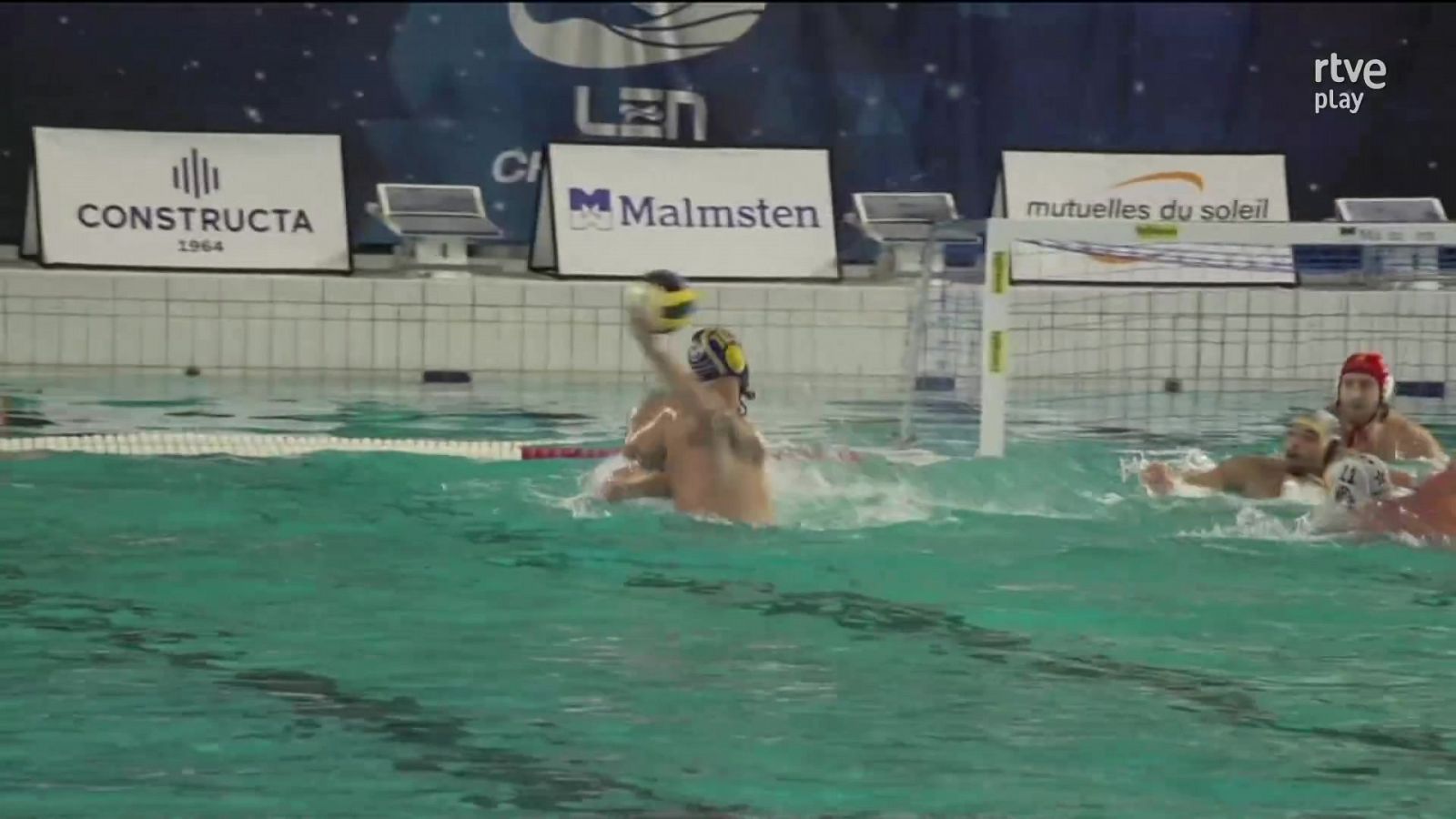 Felipe Perrone le da a Barceloneta el pase a cuartos de la Champions de Waterpolo