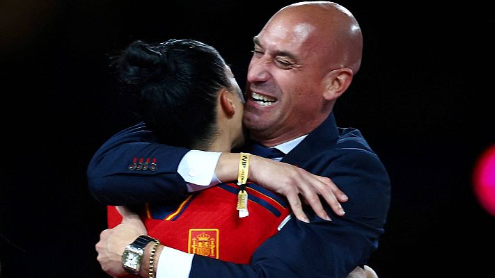 Telediario 1 - La FIFA confirma la inhabilitación de Luis Rubiales durante tres años