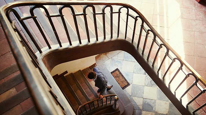 Los edificios sin ascensor, un condicionante para los más mayores: "No puedo salir a la calle"