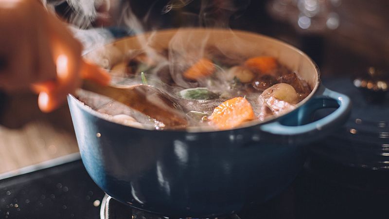 La cocina como refugio contra el alzhéimer: la huella de la enfermedad en un libro de recetas