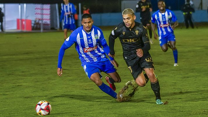 Copa del Rey | La Arandina elimina al Cádiz entre charcos