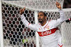 Cacau adelanta al Stuttgart (1-0)