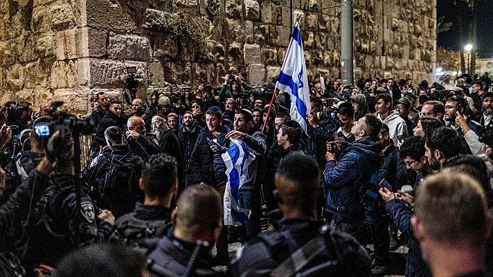 Judíos ultraortodoxos protestan en el barrio musulmán de Jerusalén en plena guerra de Gaza