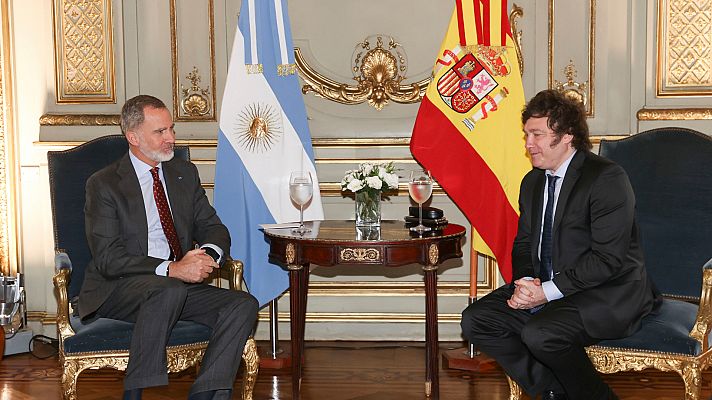 Telediario Fin de Semana - Felipe VI llega a Buenos Aires para asistir al relevo presidencial en Argentina