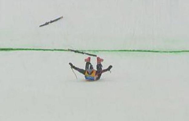  - Caída y cómica llegada de Delgado