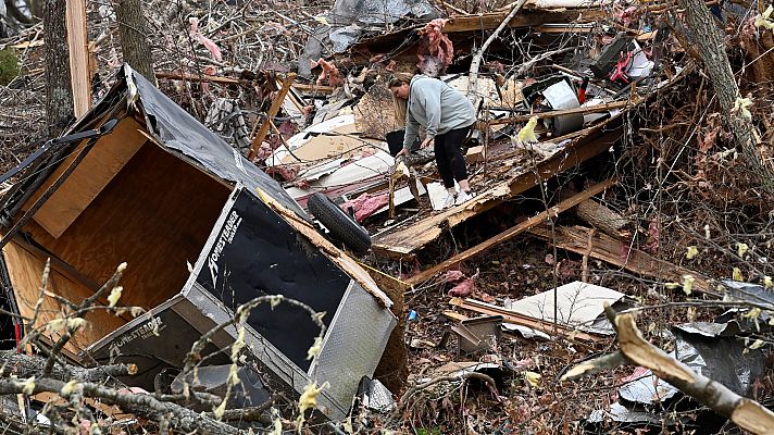 Telediario Fin de Semana - Seis muertos tras el paso de varios tornados en el estado de Tennessee
