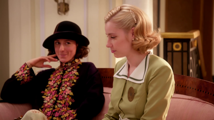 Salón de té La Moderna - Inés le cuenta la verdad de su enfermedad a Laurita