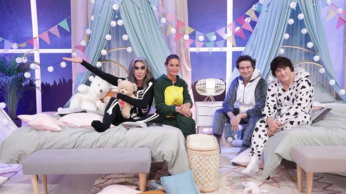 Los jueces reciben a los aspirantes en pijama | Ver