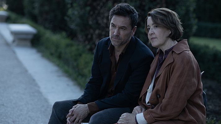 Los misterios de Laura - Laura y el misterio de la novia que esperó demasiado