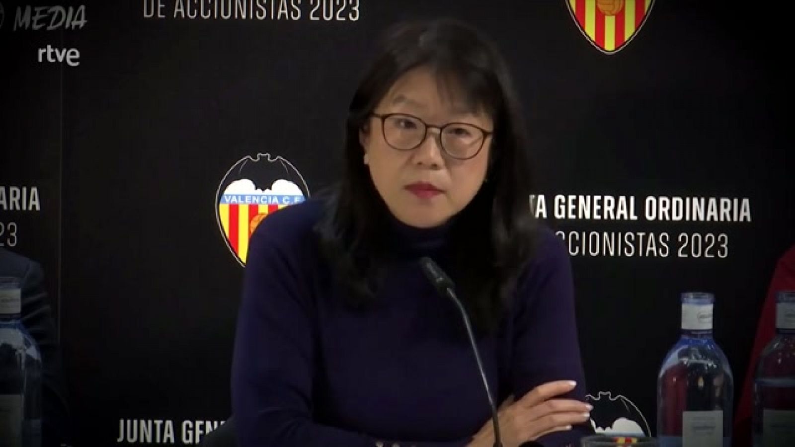 Lim saca adelante las cuentas del Valencia con críticas | Ver