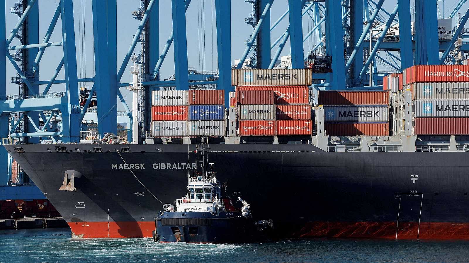 La guerra en Gaza impacta en el comercio mundial: las navieras Maersk y Hapag-Lloyd suspenden sus rutas a través del Mar Rojo
