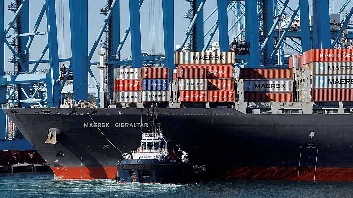 Telediario 2 - La guerra en Gaza impacta en el comercio mundial: las navieras Maersk y Hapag-Lloyd suspenden sus rutas a través del Mar Rojo