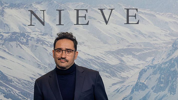 Telediario 2 - J.A. Bayona, sobre la 'La sociedad de la nieve': "Es una historia de extrema generosidad"