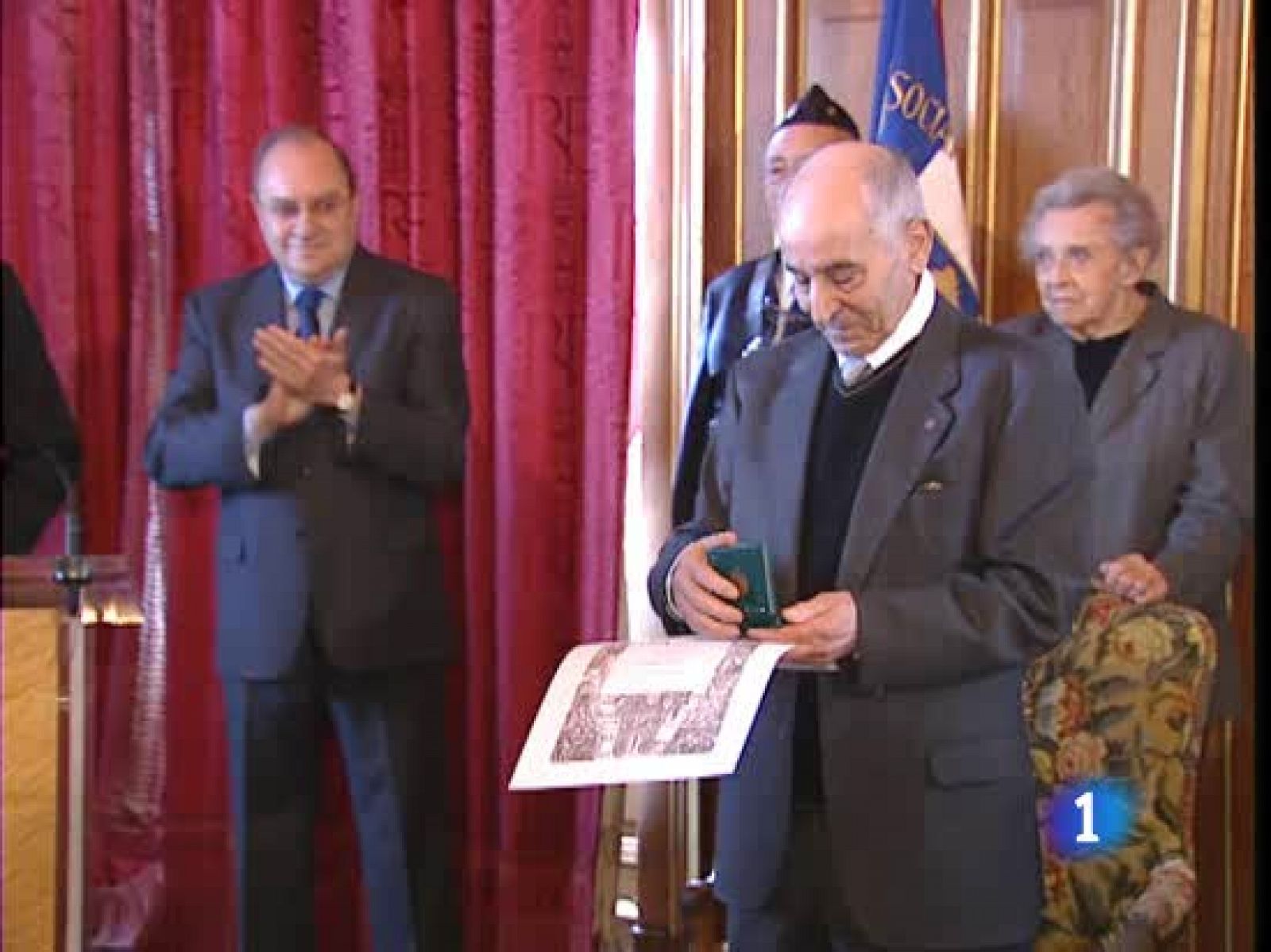 Lucharon contra el nazismo y hoy su valentía ha sido reconocida en un emotivo homenaje, son miembros de "La nueve" | Ver