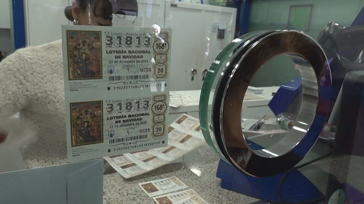 L'Informatiu - Cues per adquirir dècims de la loteria de Nadal