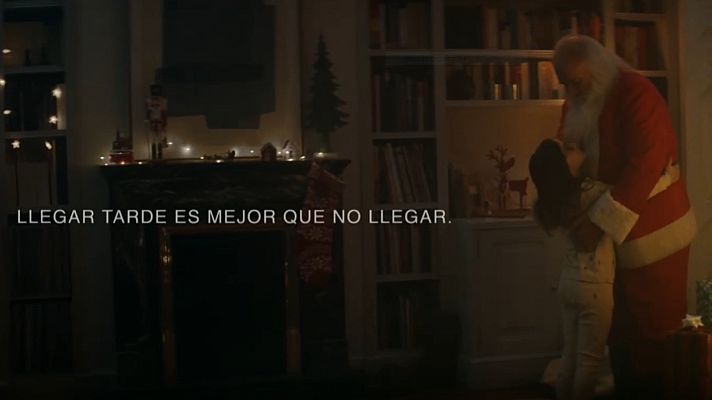 Telediario Fin de Semana - "Mejor llegar tarde que no llegar": así es el lema del anuncio de la DGT para la campaña de Navidad