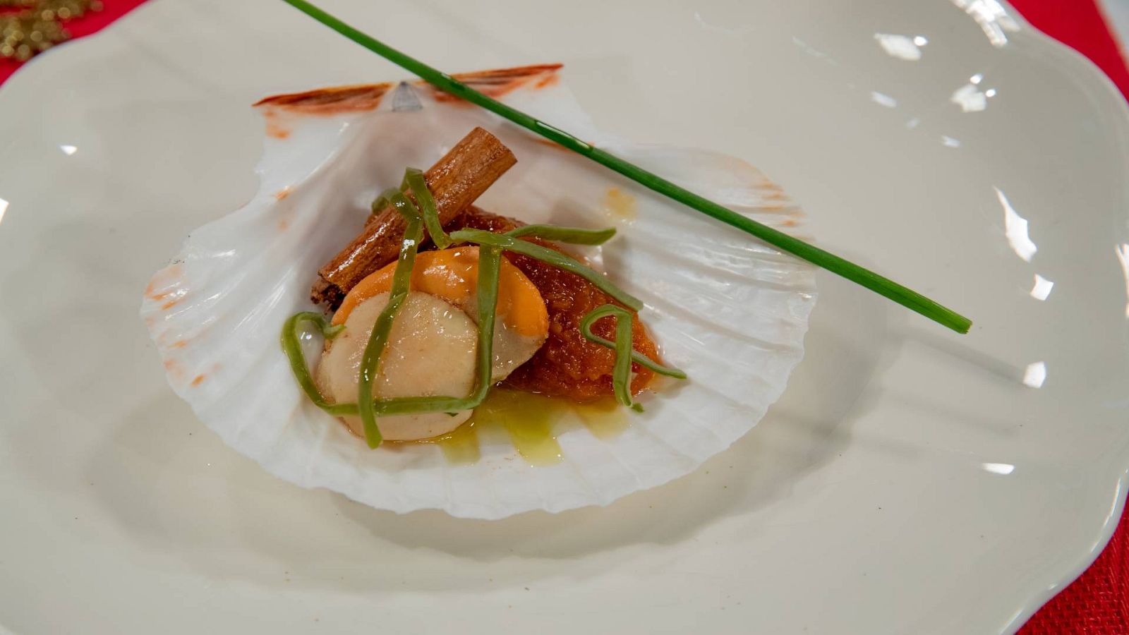 Receta de vieira a la plancha con confitura de calabaza del chef Sergio Fernández - Saber vivir | Ver