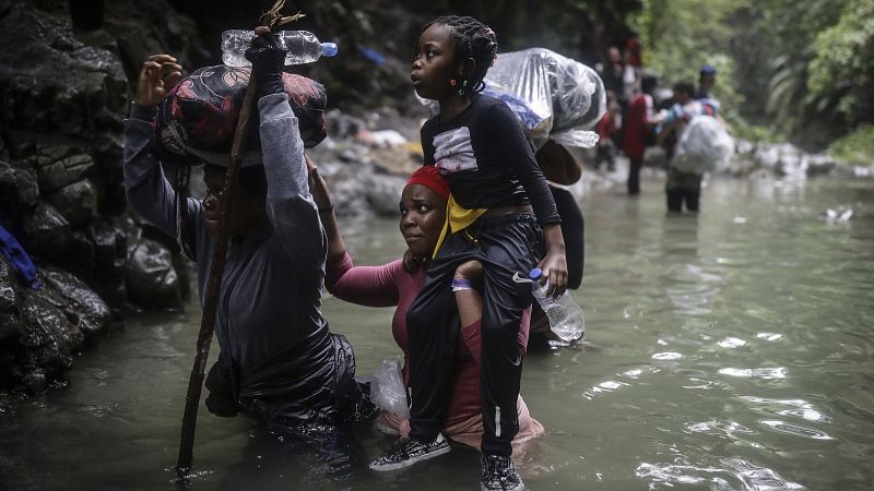 El Darién, la peligrosa selva entre Colombia y Panamá por la que los migrantes cruzan a diario