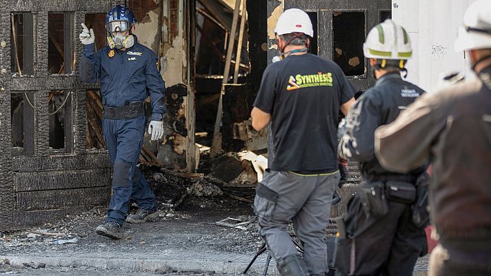Telediario 1 - Los bomberos encontraron bloqueada con candados la salida de emergencia de la discoteca incendiada en Murcia