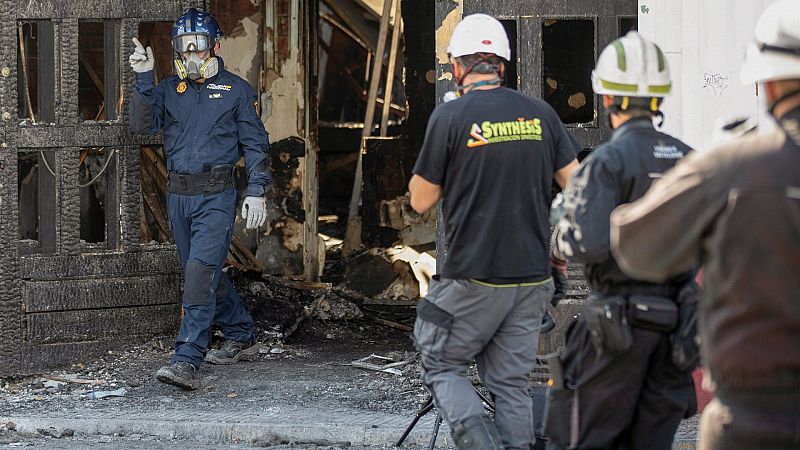Los bomberos encontraron bloqueada con candados la salida de emergencia de la discoteca incendiada en Murcia