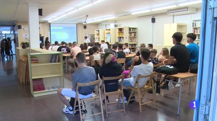 L'Informatiu - Un grup d'eurodiputats analitza el model d'immersió lingüística