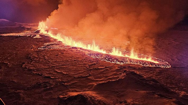 La erupción del volcán en Islandia: la más enérgica en los últimos años, pero sin riesgo de afectar al espacio aéreo