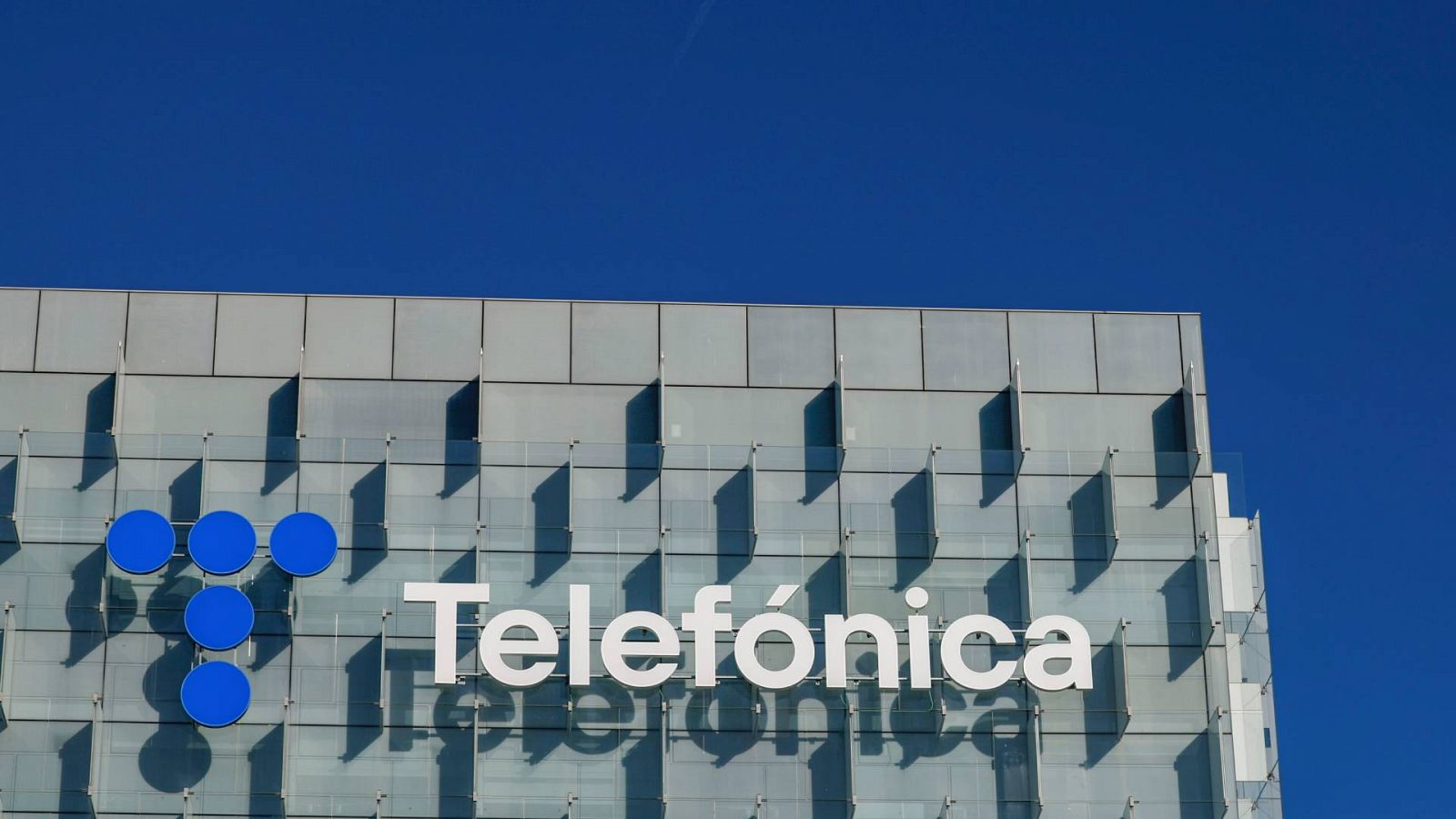 El Estado regresa dos décadas después a Telefónica