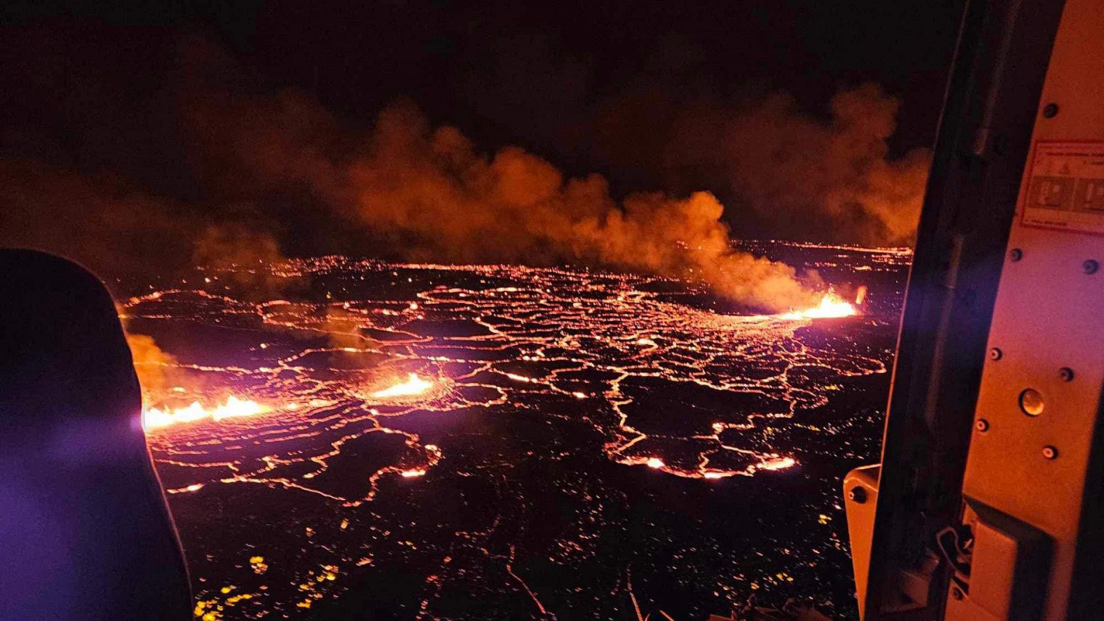 Los españoles afectados por el volcán de Islandia, en alerta