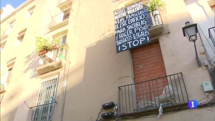 L'Informatiu - Multa de rècord a una xarxa il·legal de pisos turístics a Barcelona