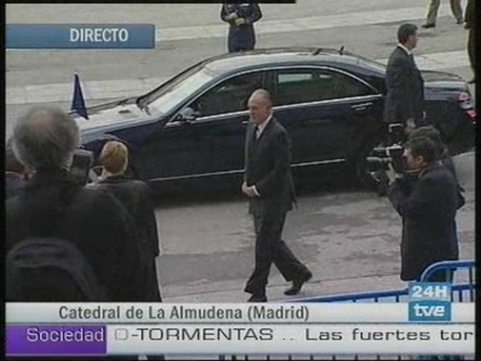 Los Reyes de España, Don Juan Carlos y Doña Sofía, han llegado a la Catedral de la Almudena acompañados por los Príncipes de Asturias, Don Felipe de Borbón y Doña Letizia Ortiz.