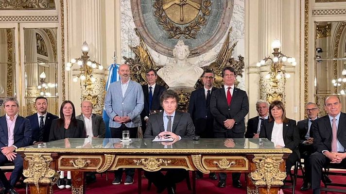 Informativo 24h - Argentina: Megadecreto de Milei para desregular la economía