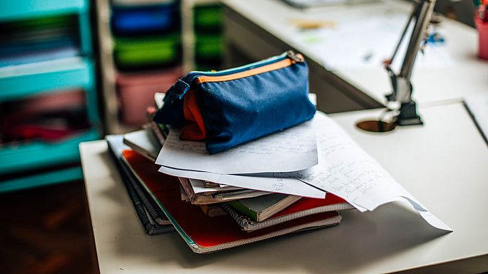 Telediario 1 - La educación bilingüe, en revisión en algunas comunidades