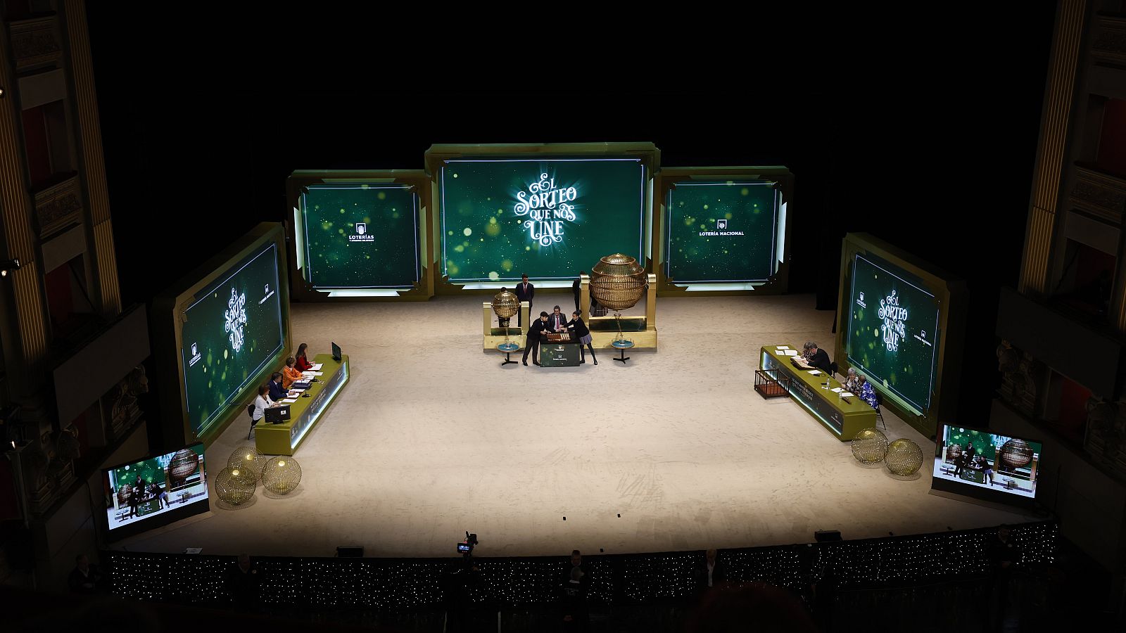 Perla vuelve al salón del Teatro Real un año después de que le tocara El Gordo de la Lotería de Navidad