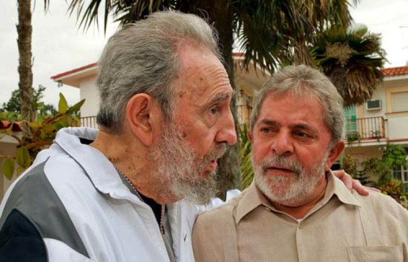  Lula se ha despedido de los hermanos Castro durante su última visita a Cuba como presidente
