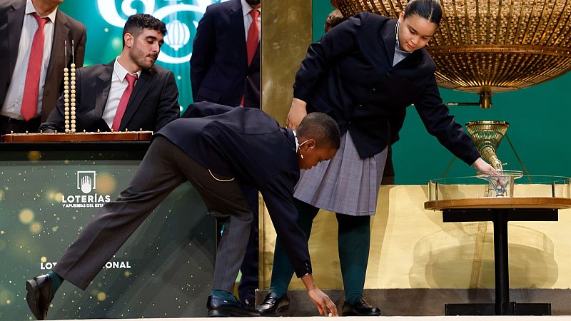 Bolas escurridizas y ni�os que se traban: las an�cdotas de la Loter�a de Navidad 2023