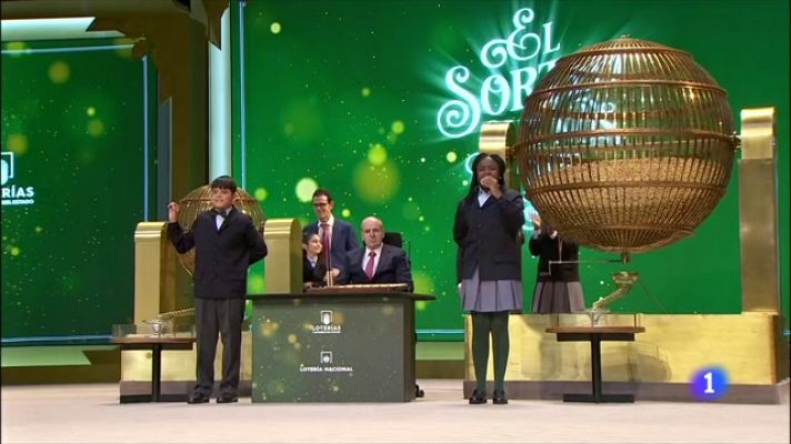 L'Informatiu - La Grossa de Nadal reparteix 12 milions a Badalona i Sant Vicenç dels Horts