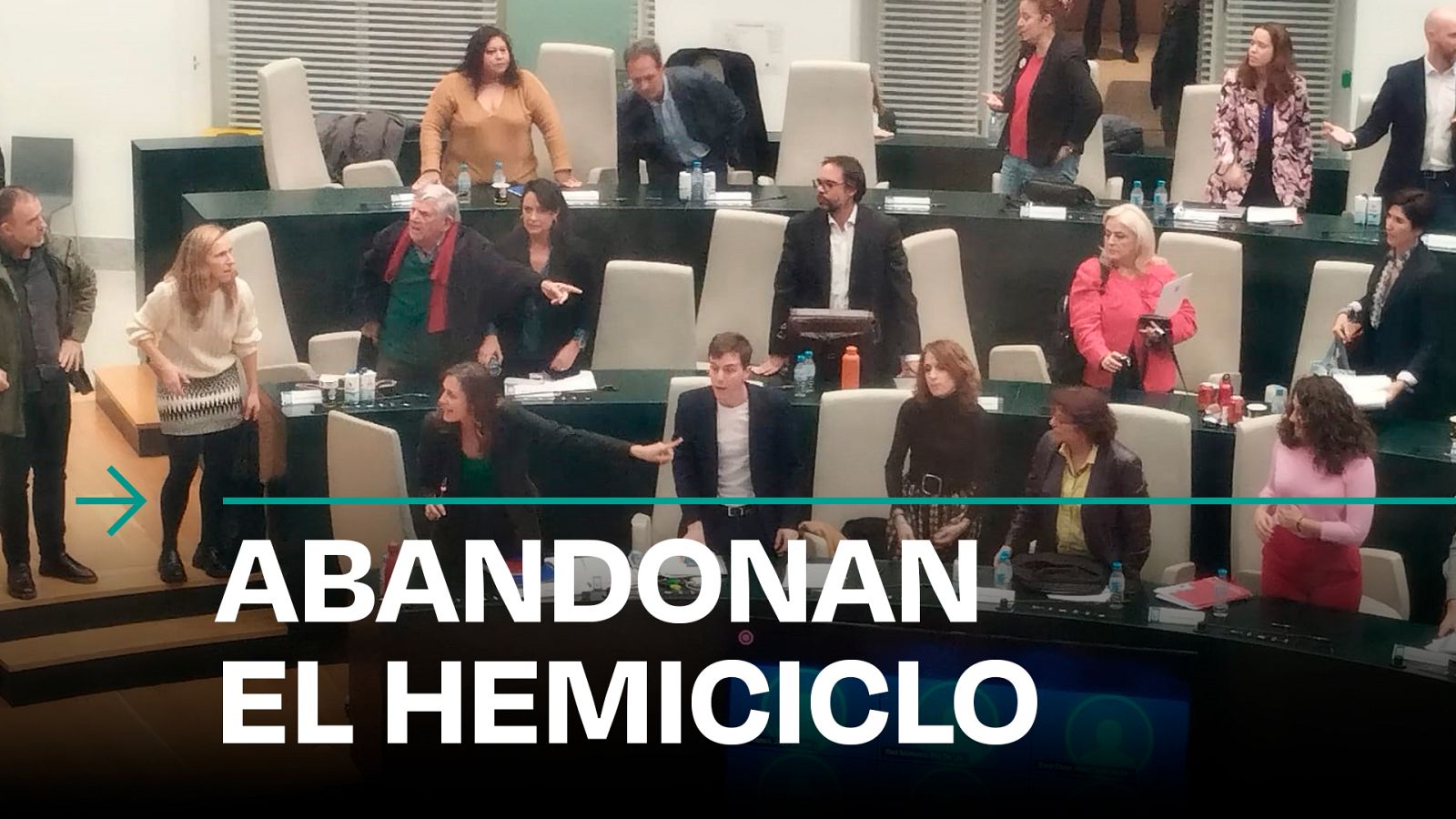 Piden la dimisión de Ortega Smith tras tirar una botella - Modo Digital | Ver