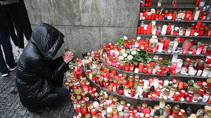 Praga, conmocionada por el tiroteo que dejó 14 víctimas