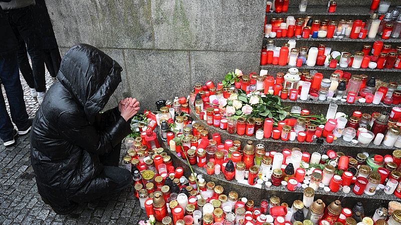Praga, conmocionada por el tiroteo que dejó 14 víctimas mortales
