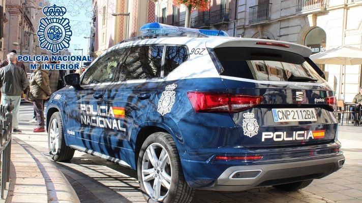 Telediario Fin de Semana - Dos detenidos de una secta que obligaba a tener sexo con su líder para "curar" la homosexualidad